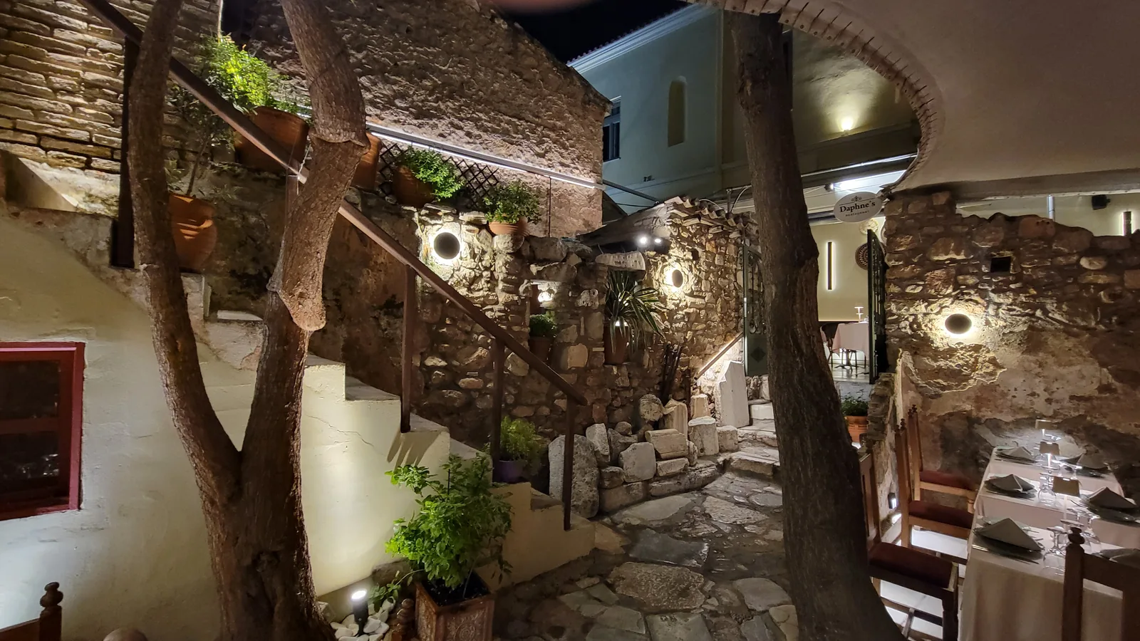 Daphne's — Garden Lighting, Plaka, Athens (photo 2)